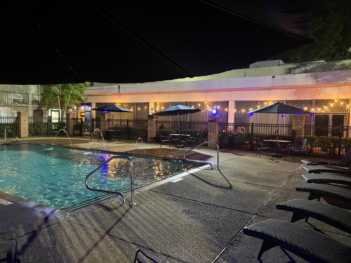Historic Whispering Woods Hotel & Conference Center Olive Branch Extérieur photo